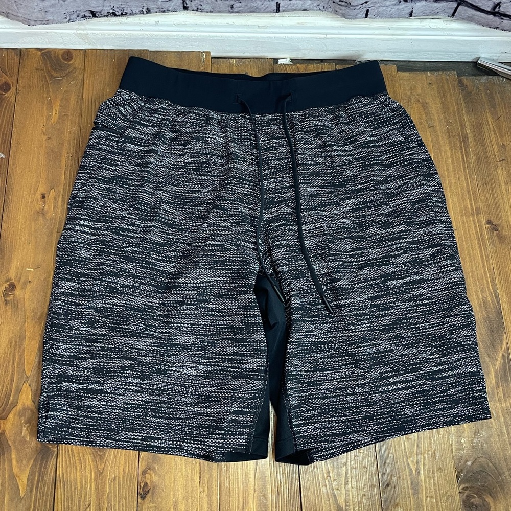 Lululemon size medium black and white lined athletic shorts